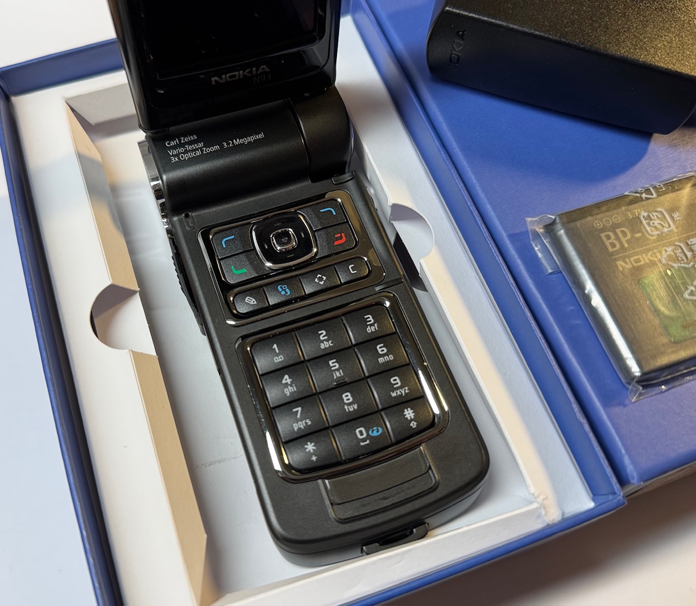 Nokia N93-1 Klapp-Handy Carl Zeiss Kamera Bluetooth UMTS WLAN simlockfrei