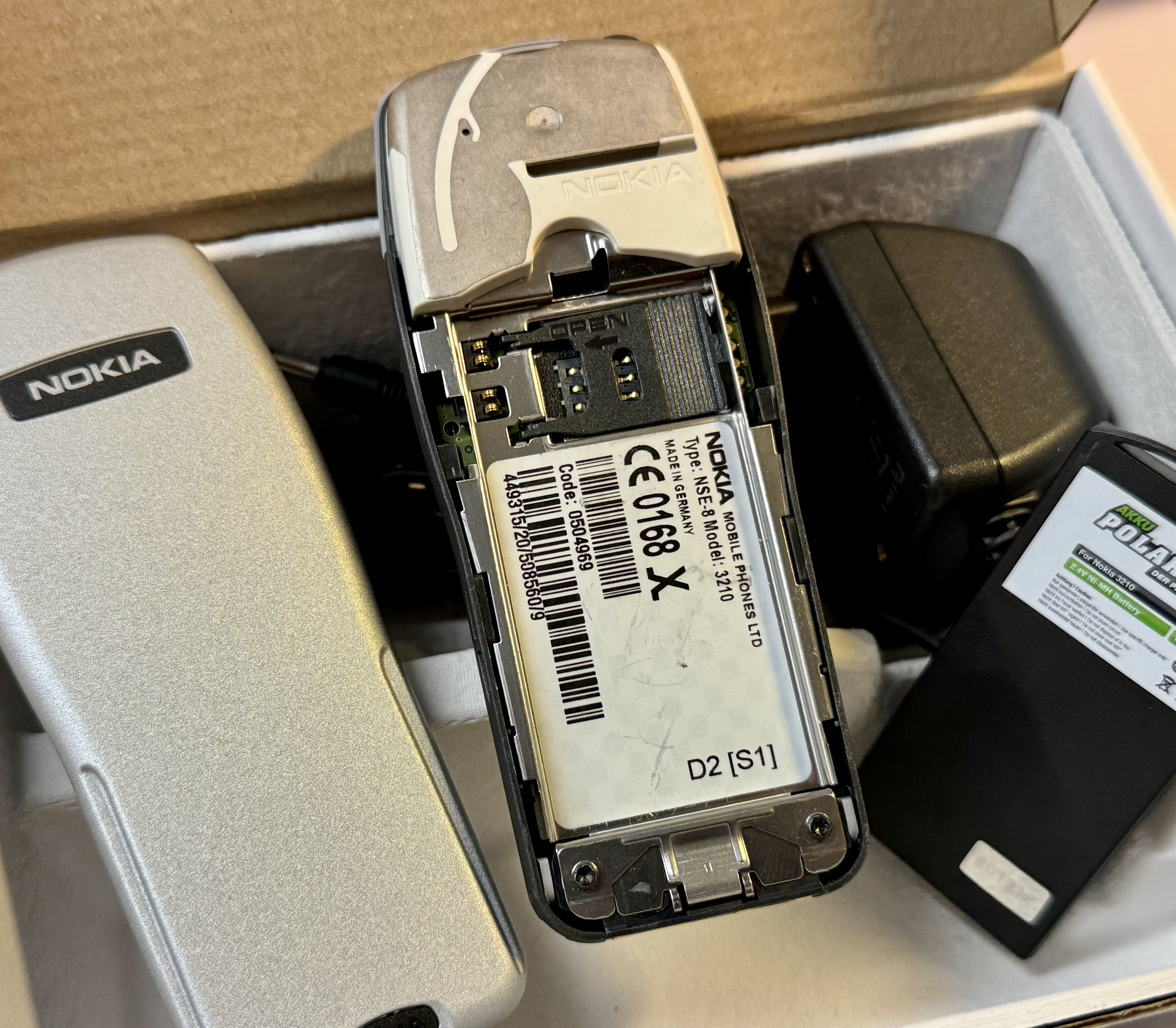 Nokia 3210 NSE-8 Tasten-Handy Retro Classic Mobile Phone Dual-Band wie Neu