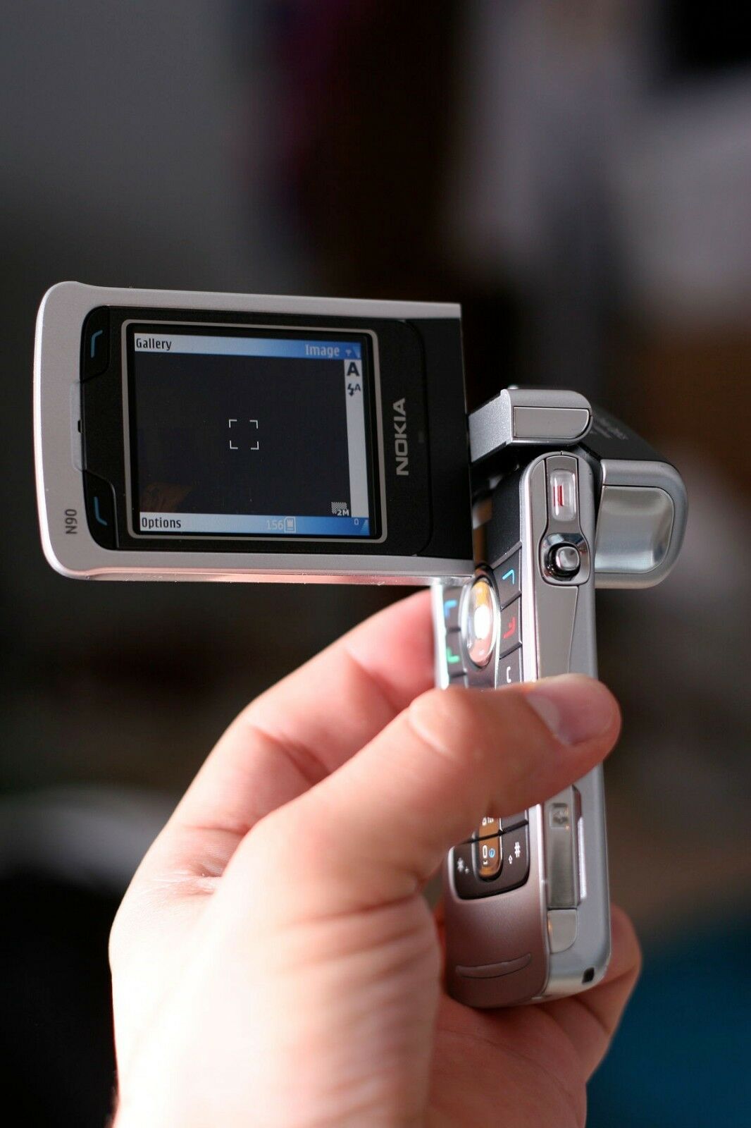 Nokia N90 Klapp-Handy Tri-Band Mobile Phone MP3 Kamera GPRS EDGE UMTS Neu New