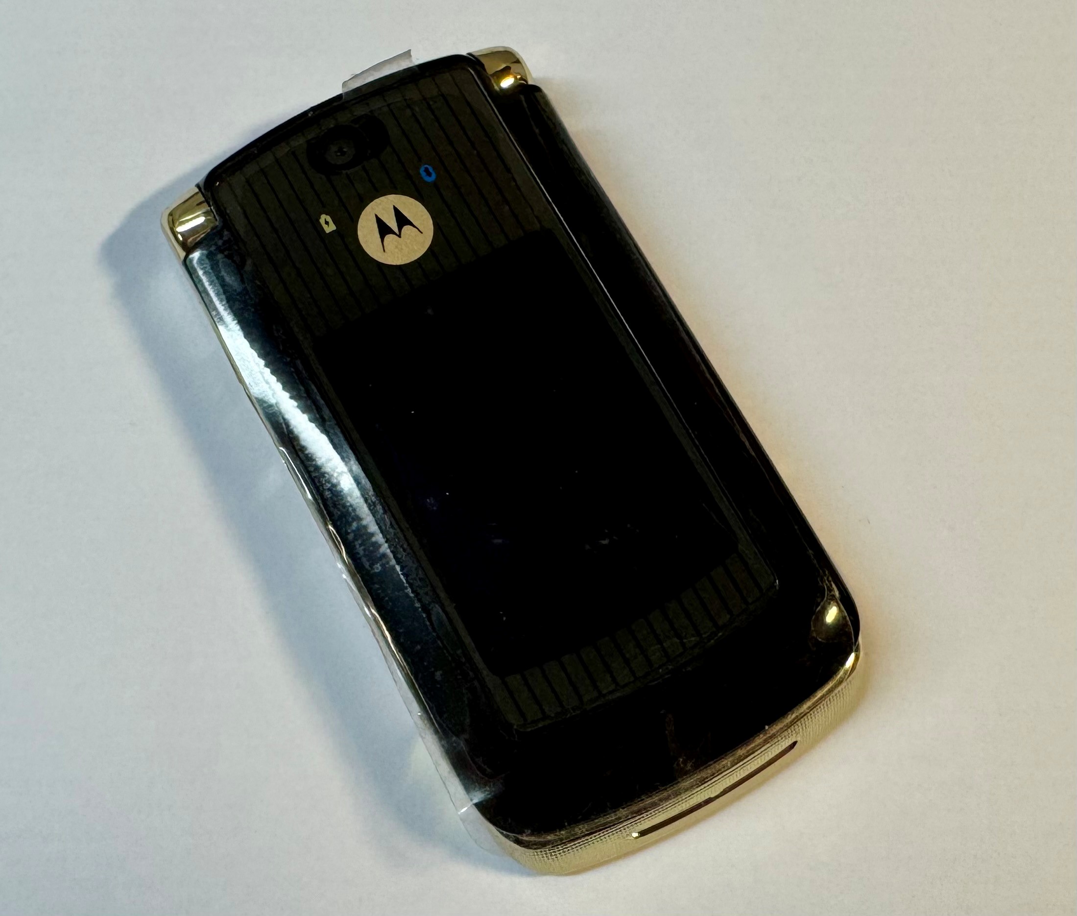 Motorola RAZR2 V8 2GB Klapp-Handy Unlocked Quad-Band Mobile Phone Kamera WAP wie Neu
