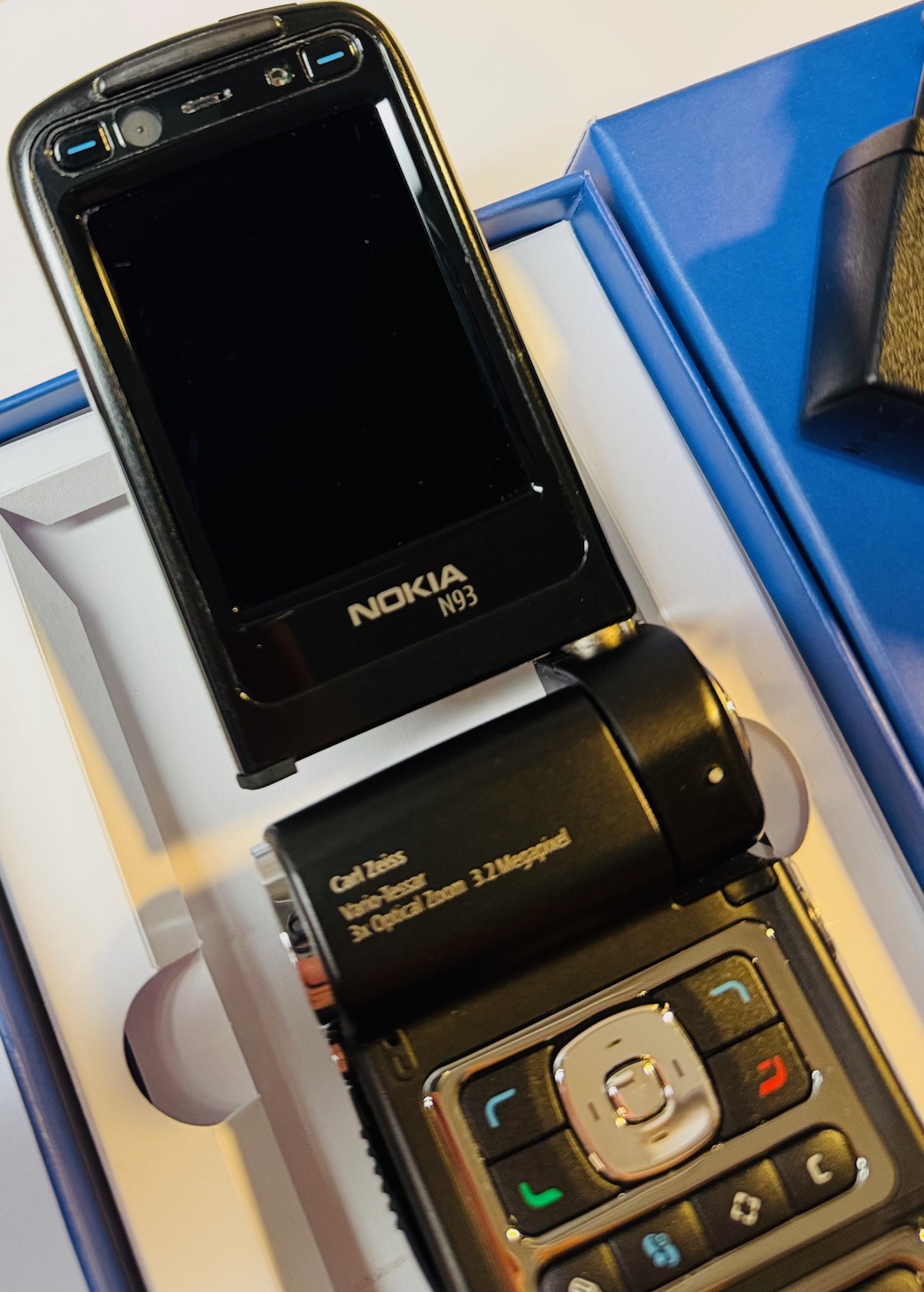 Nokia N93-1 Klapp-Handy Carl Zeiss Kamera Bluetooth UMTS WLAN simlockfrei