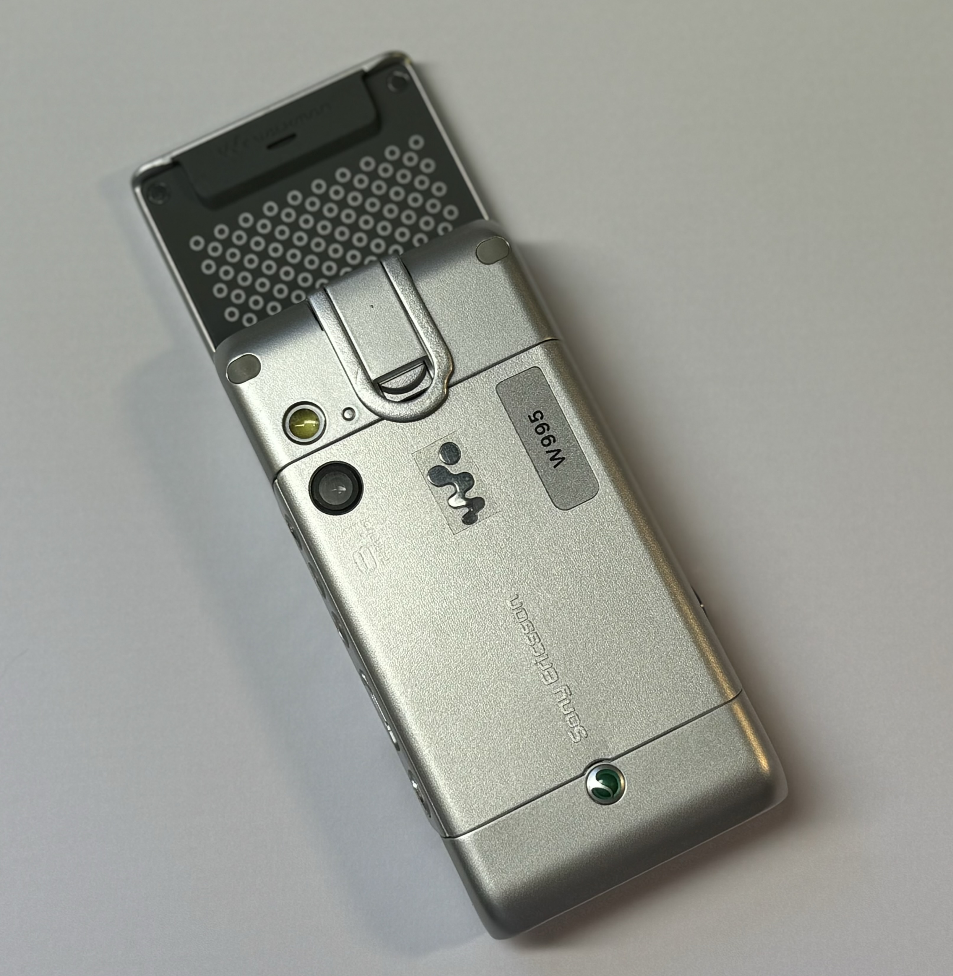 Sony Ericsson W995 Slider-Handy (Tasten, Bluetooth, 8.1MP Kamera, UKW-Radio, 8GB, UMTS) wie Neu