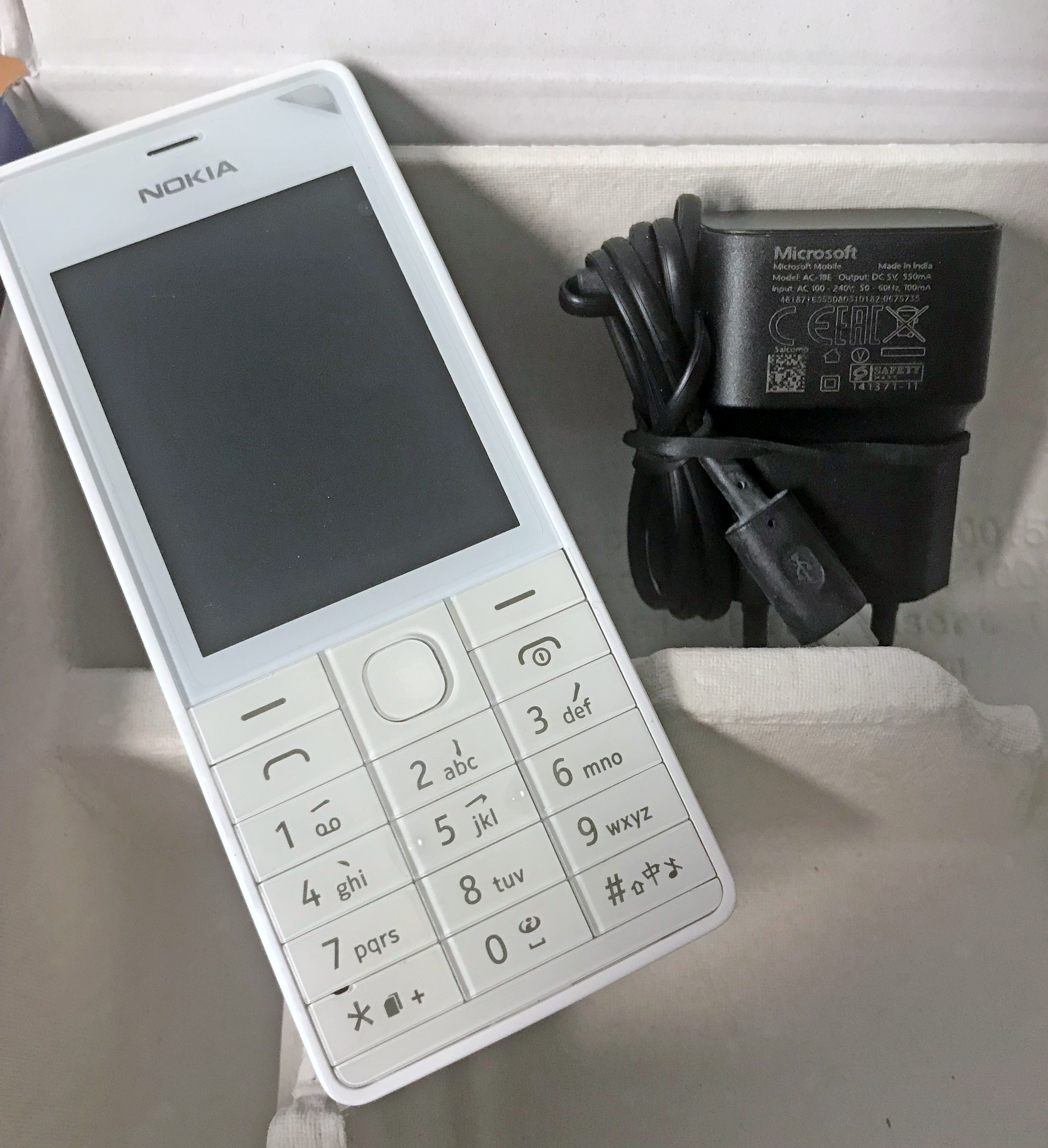 Nokia 515 Tasten-Handy Mobile Phone Quad-Band UMTS GPRS Bluetooth Kamera MP3 wie Neu